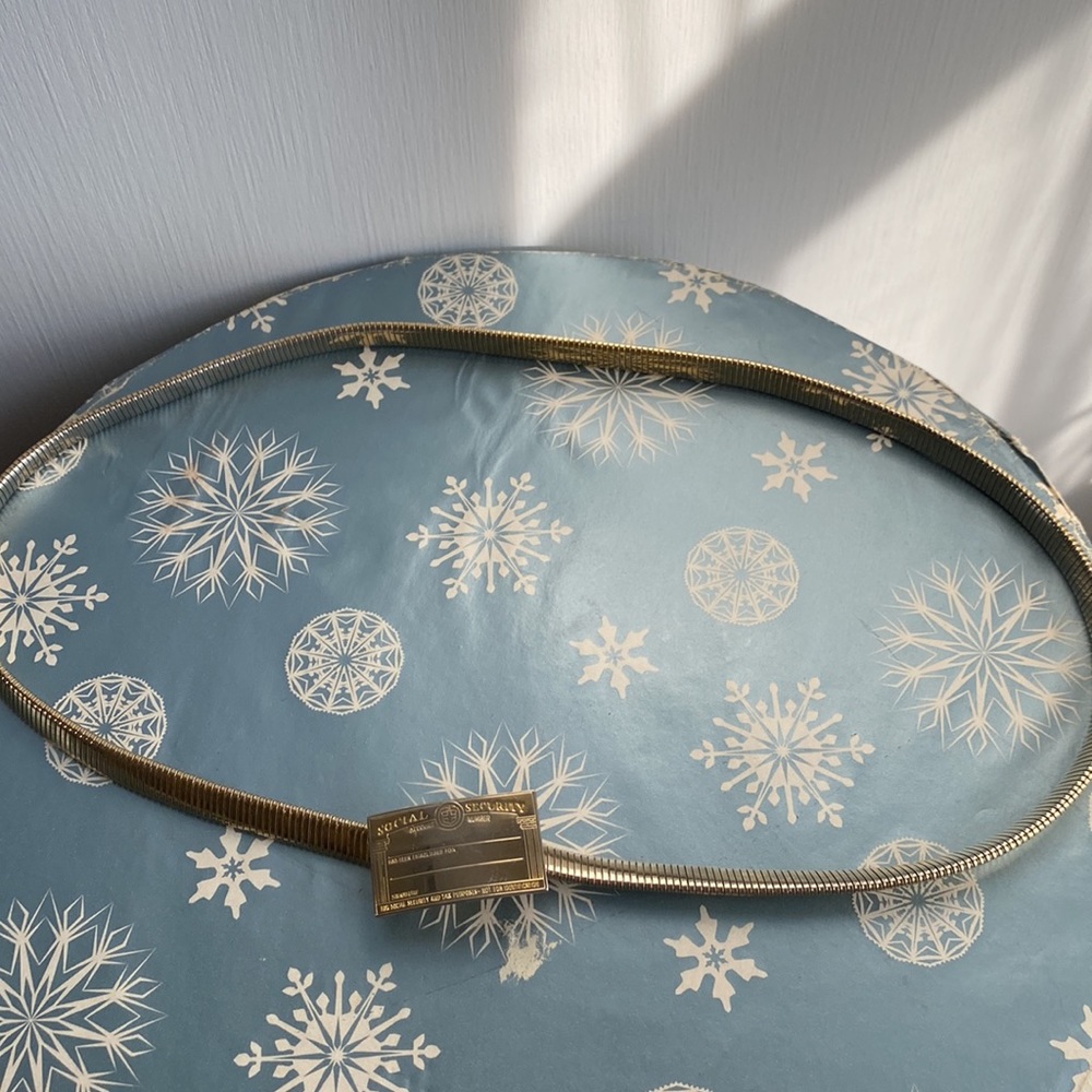 Vintage Metal Coil Stretch Belt with Social Security Card Belt Buckle sz Small - Picture 5 of 8